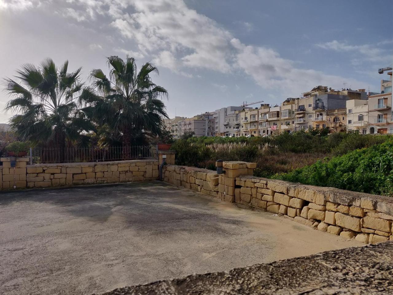 Apartamento Panoramic Penthouse In Marsascala Which Enjoys Sea And Country Views Marsaskala Exterior foto