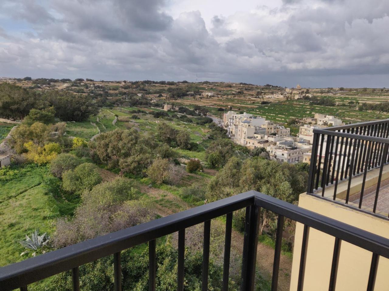 Apartamento Panoramic Penthouse In Marsascala Which Enjoys Sea And Country Views Marsaskala Exterior foto