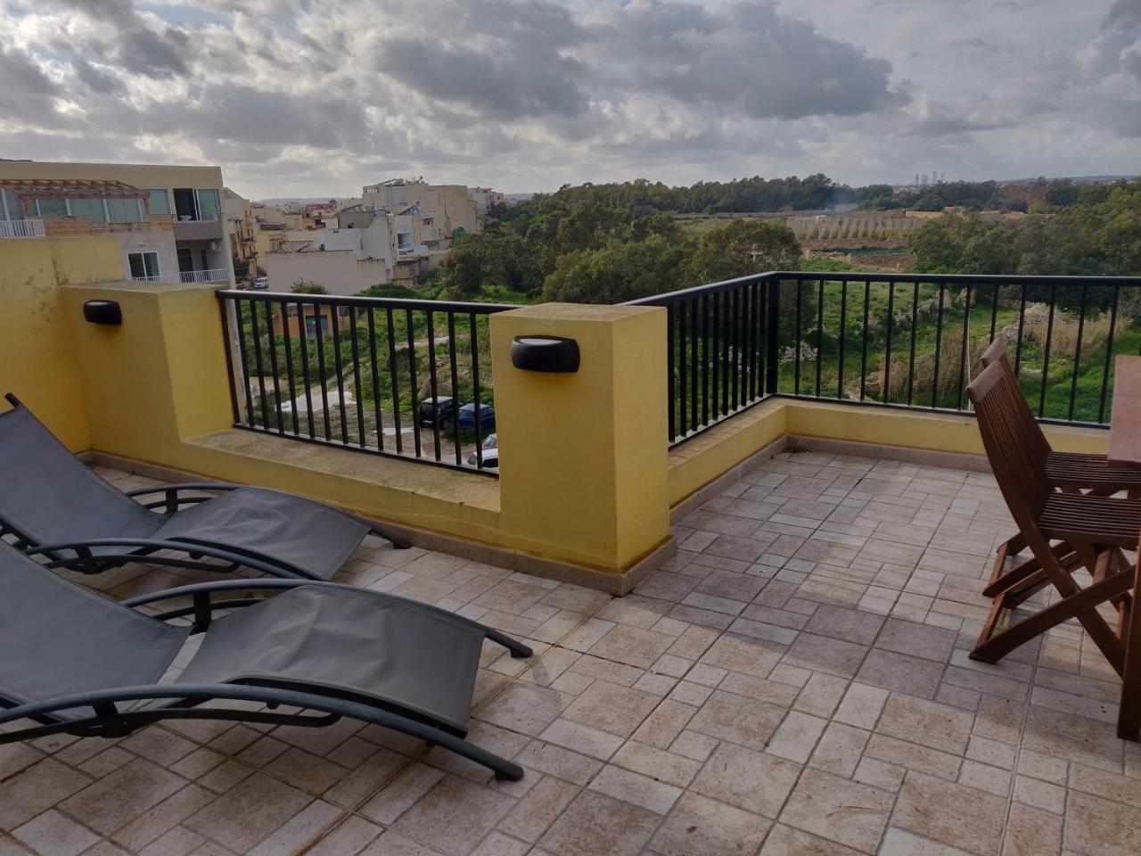 Apartamento Panoramic Penthouse In Marsascala Which Enjoys Sea And Country Views Marsaskala Exterior foto