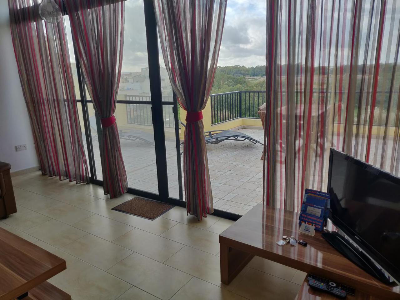 Apartamento Panoramic Penthouse In Marsascala Which Enjoys Sea And Country Views Marsaskala Exterior foto