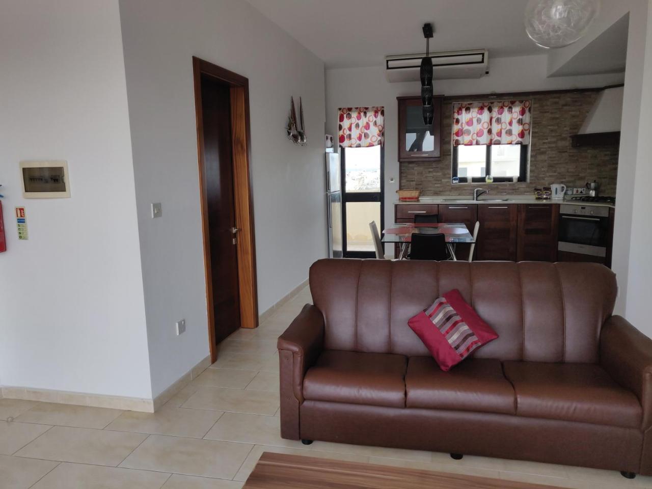 Apartamento Panoramic Penthouse In Marsascala Which Enjoys Sea And Country Views Marsaskala Exterior foto