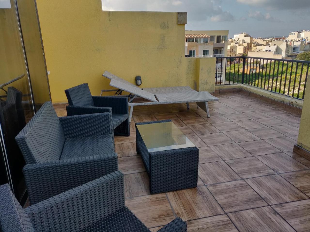 Apartamento Panoramic Penthouse In Marsascala Which Enjoys Sea And Country Views Marsaskala Exterior foto