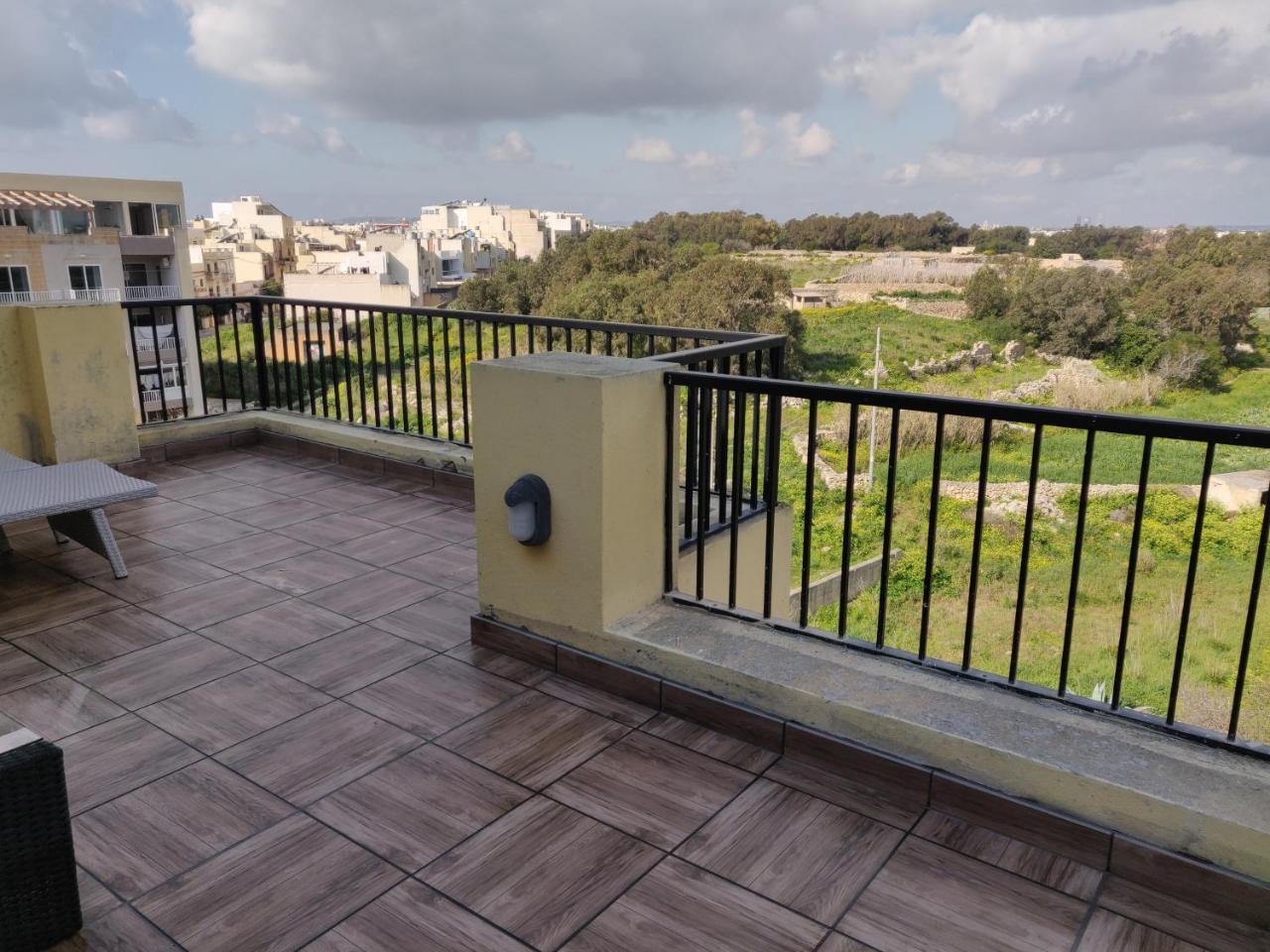 Apartamento Panoramic Penthouse In Marsascala Which Enjoys Sea And Country Views Marsaskala Exterior foto